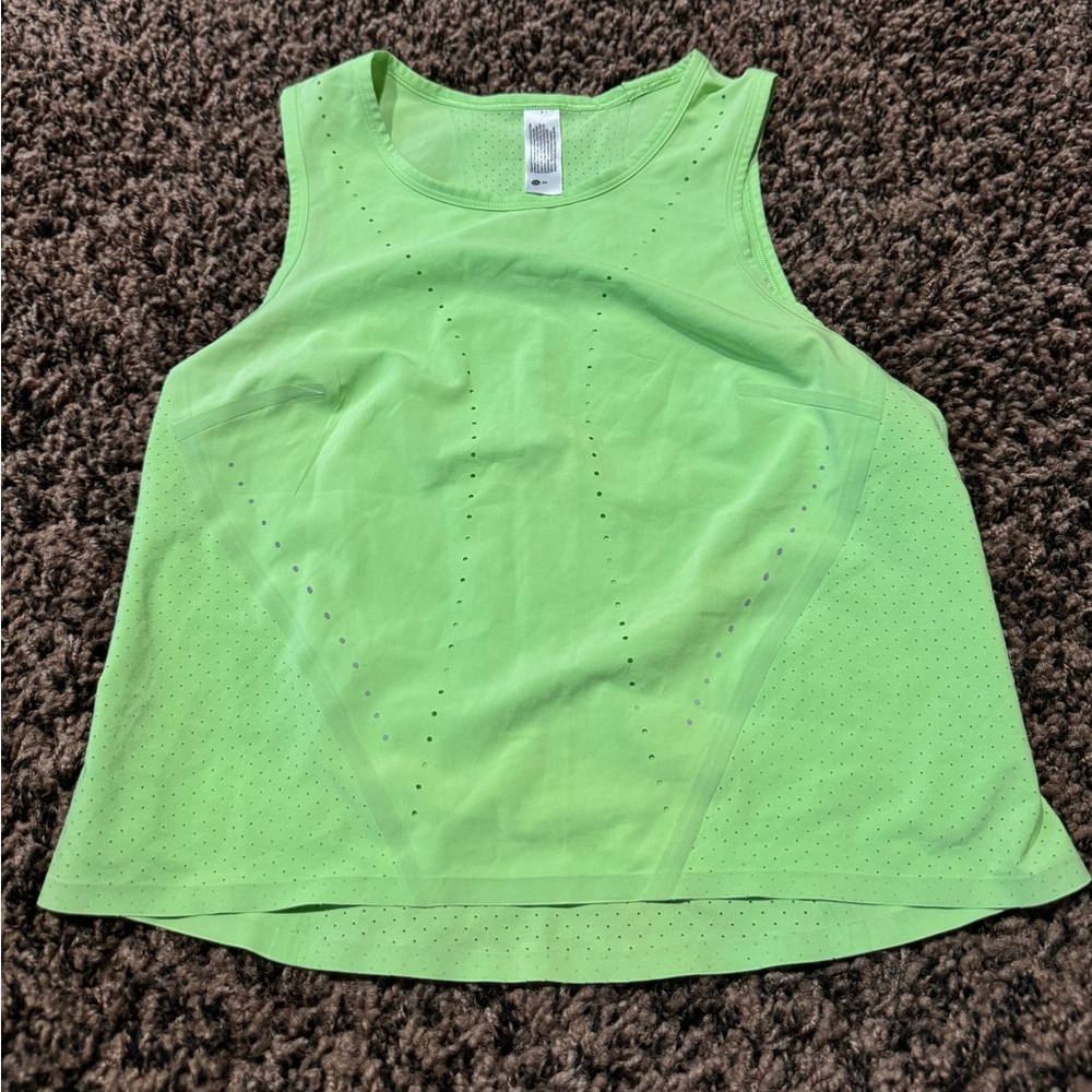 Lululemon size 2 swiftly ventilated green running top